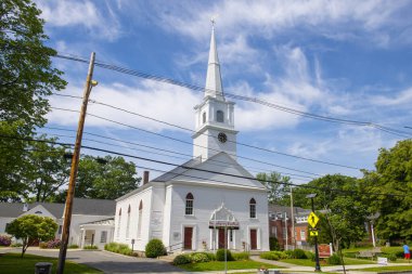 Bedford, Massachusetts MA, ABD 'nin tarihi şehir merkezinde 25 Büyük Cadde' deki ilk İsa Kilisesi Cemaati. 