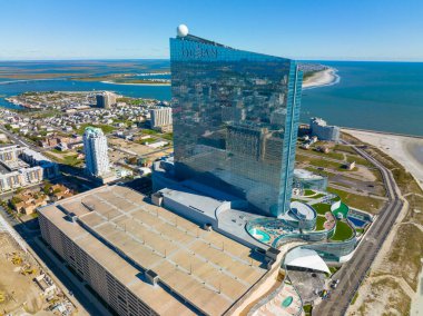 Atlantic City, New Jersey NJ, ABD 'deki Boardwalk' ta Ocean Casino Resort manzarası. 