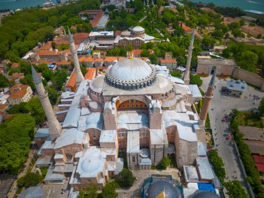 Türkiye 'nin tarihi İstanbul kenti Sultanahmet' te Ayasofya hava manzarası. İstanbul Tarihi Alanları, 1985 yılından bu yana UNESCO 'nun Dünya Mirasları Alanıdır.. 