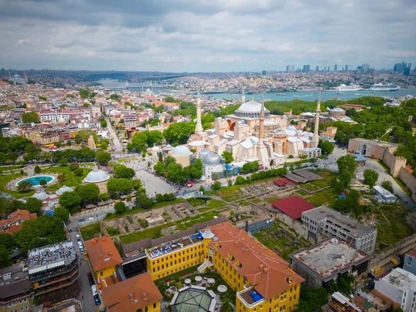터키의 역사적 이스탄불에서 하기아 소피아 이스탄불의 역사적 지역은 1985 년이래 — 스톡 사진