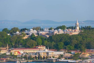 Topkapı Sarayı tarihi İstanbul kenti Sultanahmet 'teki Galata Kulesi' nden izlendi. İstanbul Tarihi Alanları, 1985 yılından bu yana UNESCO 'nun Dünya Mirasları Alanıdır.. 