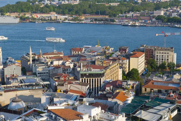 土耳其伊斯坦布尔市Beyoglu历史城区Galata塔顶部的Karakoy和Golden Horn航景 — 图库照片