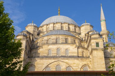 Tarihi İstanbul kenti Eminonu 'daki Yeni Cami Camii. İstanbul Tarihi Alanları, 1985 yılından bu yana UNESCO 'nun Dünya Mirasları Alanıdır.. 