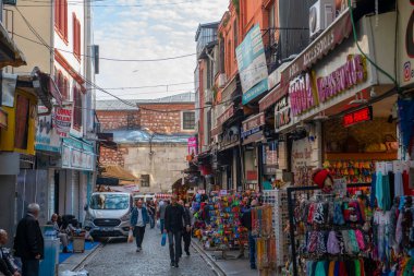 Tarihi İstanbul kenti Eminonu 'da Spice Bazaar yakınlarındaki bir baharat dükkanı. İstanbul 'un Tarihi Alanları Dünya Mirası Alanı. 
