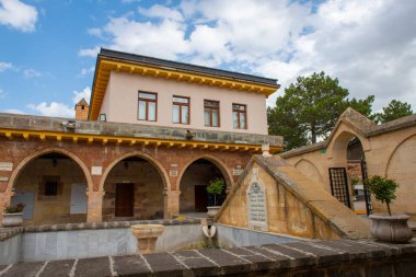 Hacı Bektaşh Veli Kompleksi, Nevsehir ilinin tarihi Hacibektas kentinde bulunan Alevi İslami Kültür Anıtı.. 