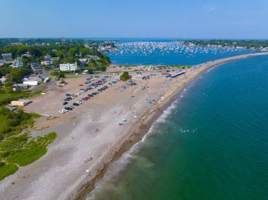 Marblehead, Massachusetts MA, ABD 'deki Marblehead Limanı' ndaki Devereux Beach hava görüntüsü..