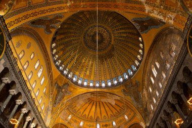İstanbul 'un tarihi kenti Sultanahmet' te Sofya 'nın tavanı. İstanbul Tarihi Alanları, 1985 yılından bu yana UNESCO 'nun Dünya Mirasları Alanıdır.. 