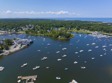 Cohasset Cove hava manzarası. Cohasset, Massachusetts MA, ABD 'deki Cohasset kasabasındaki balıkçı teknesi de dahil.. 