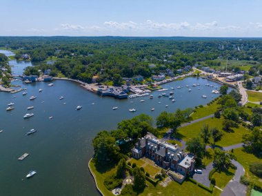 Cohasset Cove hava manzarası. Cohasset, Massachusetts MA, ABD 'deki Cohasset kasabasındaki balıkçı teknesi de dahil.. 