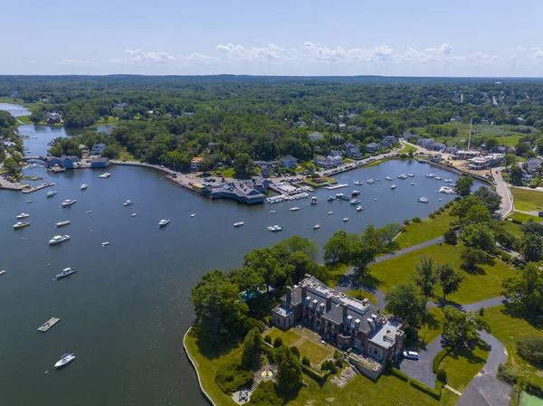 Cohasset Cove hava manzarası. Cohasset, Massachusetts MA, ABD 'deki Cohasset kasabasındaki balıkçı teknesi de dahil.. 