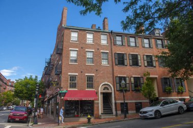 Beacon Hill bölgesindeki Charles Caddesi 'ndeki 109. Vernon Dağı' ndaki tarihi ticari binalar, Boston, Massachusetts MA, ABD. 
