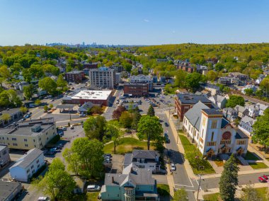Melrose, Massachusetts MA, ABD 'nin tarihi şehir merkezindeki 4 Herbert Caddesi' ndeki Annunciation Kilisesi 'nden Aziz Mary Kilisesi.. 