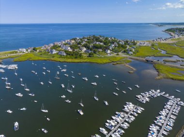 ABD 'nin Massachusetts MA, Scituate kasabasındaki İkinci Uçurum köyü de dahil olmak üzere Liman hava manzarasını kaldırın.. 