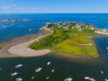 ABD 'nin Massachusetts MA, Scituate kasabasındaki First Cliff köyü de dahil olmak üzere Liman hava görüntüsünü kaldırın.. 