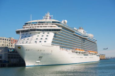 Prenses Cruise Line 'ın Regal Princess' i Boston Cruise Port, Boston, Massachusetts MA, ABD 'de limana yanaştı.. 