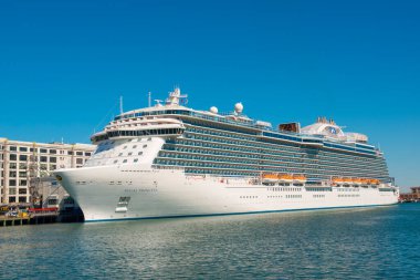 Prenses Cruise Line 'ın Regal Princess' i Boston Cruise Port, Boston, Massachusetts MA, ABD 'de limana yanaştı.. 