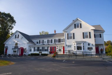 Boston Post Yolu 'ndaki tarihi ticari binalar Sudbury, Massachusetts MA, ABD' deki King Philip Tarihi Bölgesi 'nde.. 