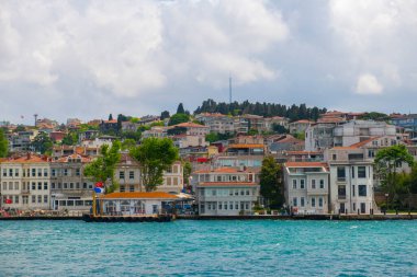 Beylerbeyi köyü tarihi İstanbul kenti Uskudar 'da Beylerbeyi limanı ve İstanbul Boğazı' ndaki Beylerbeyi limanı. 