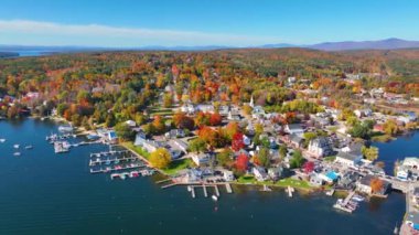Wolfeboro tarihi şehir merkezi Winnipesaukee Gölü hava manzaralı ana caddede, Wolfeboro kasabası, New Hampshire NH, ABD. 