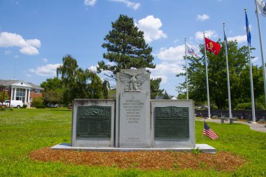 Burlington Dünya Savaşı anıtı, Burlington, Massachusetts MA, ABD 'deki tarihi kasaba merkezinde.. 