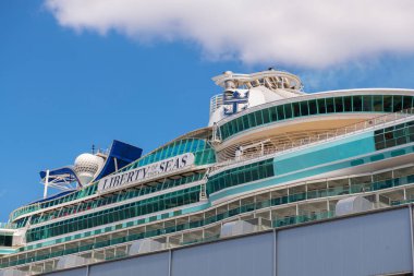 Royal Caribbean lüks yolcu gemisi Liberty, ABD 'nin New Jersey NJ eyaletinin Bayonne kentindeki Cape Liberty Cruise limanına yanaştı.. 