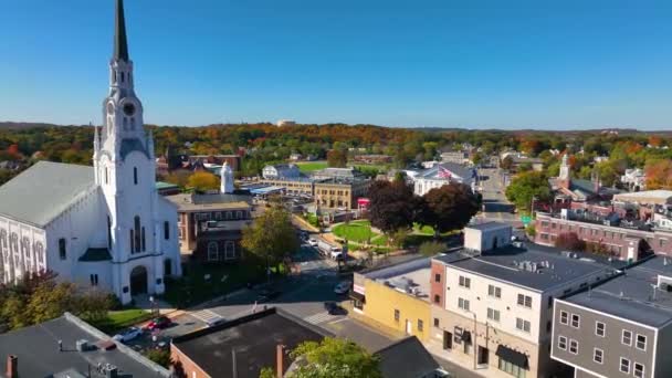 アメリカ合衆国マサチューセッツ州ウォバーンの歴史的な中心街にある322 Main Streetにおける最初の教会 — ストック動画