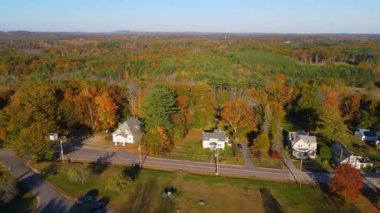 Eliot Tarihi Kasaba Merkezi Eliot Common, Maine ME, ABD 'deki Eliot Common kasabasında sonbaharda hava görüntüsü aldı. 