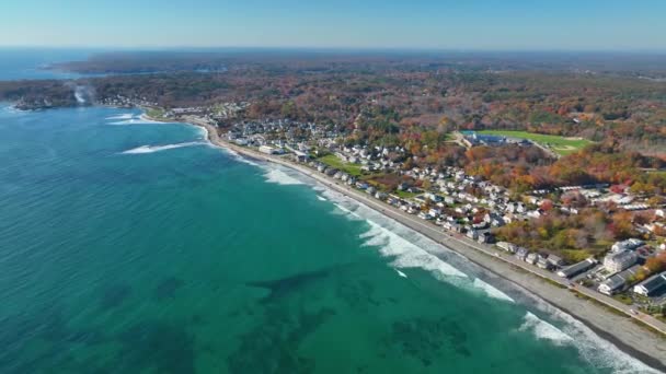 美国缅因州约克市约克海滩村秋天的长沙海滩空中景观 — 图库视频影像