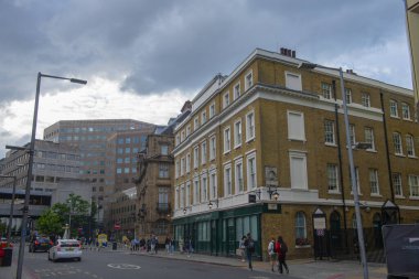 Southwark, Londra, İngiltere ve İngiltere 'deki Londra Köprüsü yakınlarındaki Tooley Caddesi' ndeki tarihi ticari bina..
