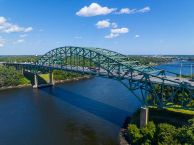 Piscataqua Nehri Köprüsü hava görüntüsü Piscataqua Nehri üzerinden 95 numaralı otoban Portsmouth, New Hampshire 'ı Kittery, Maine, ABD' ye bağlıyor.. 