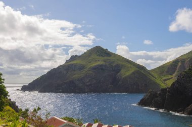 Juancho E. Yrausquin Havaalanından Old Booby Hill ve Spring Bay, Saba, Karayip Hollanda. 