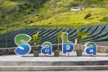 Hollanda, Saba 'daki Juancho E. Yrausquin Havalimanı önünde Saba' nın işareti.. 