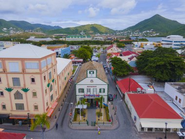 Sint Maarten Adliyesi, Hollanda Karayipleri 'nin Sint Maarten kentindeki Philipsburg' ün tarihi merkezinde Cyrus Wathey Meydanı 'ndaki hava manzarası.. 