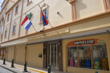 Hollanda Karayipleri 'nin Sint Maarten kentindeki Philipsburg' ün tarihi merkezinde, Front Caddesi 'ndeki Sint Maarten Parlamentosu. 