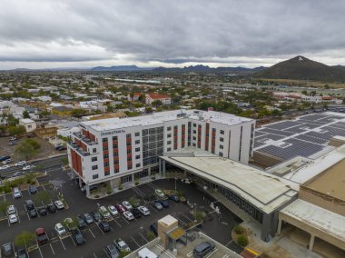 Hilton Tucson Şehir Merkezi 'nden DoubleTree Tucson, Arizona AZ şehir merkezindeki 280 S Church Avenue, ABD.