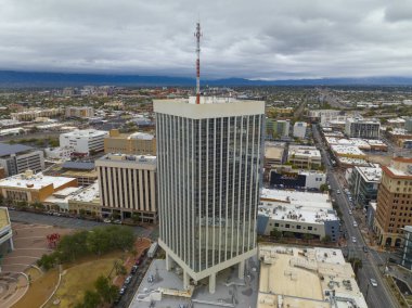 Tucson modern gökdelenler, Bank of America Plaza Binası da dahil olmak üzere Tucson, Arizona AZ şehir merkezindeki Stone Avenue, ABD. 