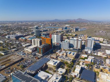 Tempe City şehir merkezi ve Arizona State Üniversitesi ASU ana kampüs hava görüntüsü Tempe, Arizona AZ, ABD. 