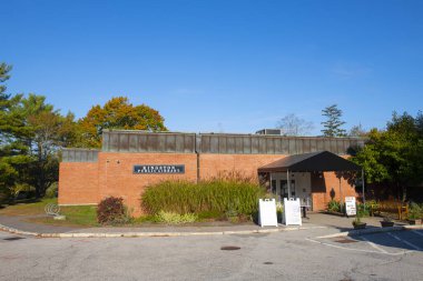 Kingston Halk Kütüphanesi Kingston, Massachusetts MA, ABD 'nin tarihi şehir merkezinde 6 Green Caddesi' nde.. 