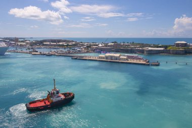 Bermuda 'daki Sandy Mahallesi Kraliyet Donanma Tersanesi' nde römorkör.. 