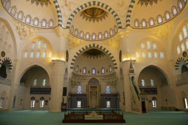 Melike Hatun Camii 'nin içi. Cami, Ankara 'nın eski semtinde klasik bir Osmanlı tarzı.. 