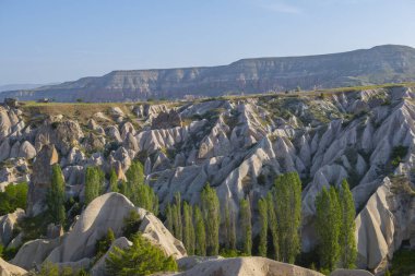 Türkiye 'nin Nevsehir ilinin Merkez Anadolu kentindeki Goreme Tarih Ulusal Parkı' nda peri bacalarının hava manzarası. Goreme Tarihi Ulusal Parkı 1985 yılından bu yana UNESCO 'nun Dünya Mirası Alanıdır.. 