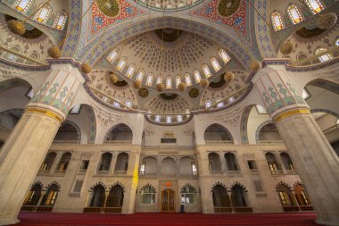 Kocatepe Camii Kocatepe Camii 'nin içi. Cami, Ankara 'nın Çankaya ilçesinin Kizilay ilçesindeki Kocatepe semtindeki en büyük camii.. 