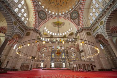 Süleyman Camii Camii 'nin iç mekanı. Cami, tarihi İstanbul, Fatih 'teki Osmanlı İmparatorluk Camii' dir. İstanbul 'un Tarihi Alanları Dünya Mirası Alanı. 