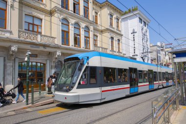 İstanbul Tramvay hattı Bombacı Flexity Swift A32, İstanbul Sultanahmet İstasyonu yakınlarındaki Fatih Yolu Caddesi üzerinde.. 