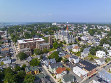 Fall River Duruşma Saltanat ve Aile Mahkemesi dahil olmak üzere, Fall River şehir merkezindeki 289 Rock Street, Massachusetts MA, ABD. Bu bina eskiden B.M.C. Durfee Lisesi 'ydi.. 