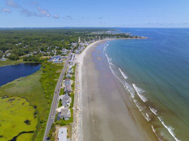 Sawyers Beach 'in havadan manzarası ile Ocean Boulevard in the town of Rye, New Hampshire NH, ABD. 