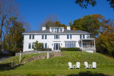 York Caddesi 'ndeki tarihi malikane York Harbor Sahili yakınlarında York Harbor köyünde, Maine ME, ABD. 