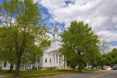 Hollis Cemaati 3 Monument Meydanı 'nda New Hamshire NH, ABD' nin tarihi şehir merkezi Hollis 'te.. 