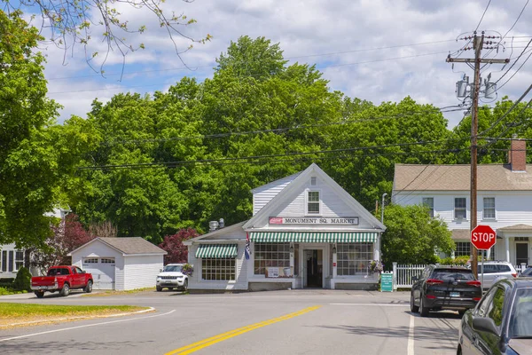 Tarihi kent merkezi Hollis 'teki Monument Meydanı' ndaki Monument Square Market, New Hamshire NH, ABD. 