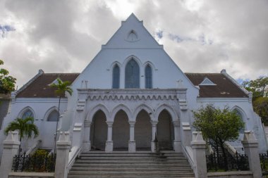 Duke Caddesi 'ndeki St. Andrew Presbiteryen Kirk Kilisesi tarihi şehir merkezi Nassau, New Providence Adası, Bahamalar' daki Market Caddesi 'nde..  